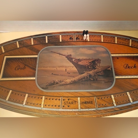 Vintage Varnished Wooden Cribbage Board Shipwreck Design Beautiful Collectable - Picture 2 of 9